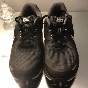Nike dual fusion sneakers all black size 6.5